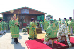 В день памяти блаженного Иоанна Кочетовского митрополит Серафим и епископ Митрофан совершили литургию в селе Кочетовка