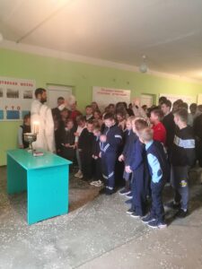 Иерей Сергий Беляков совершил молебен перед началом нового учебного года в средней общеобразовательной школе с. Вирга