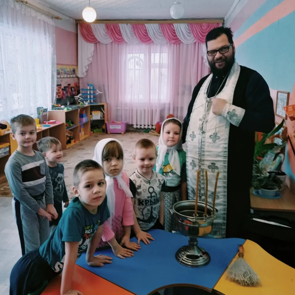 Иерей Сергий Беляков посетил воспитанников детского сада в селе Вирга