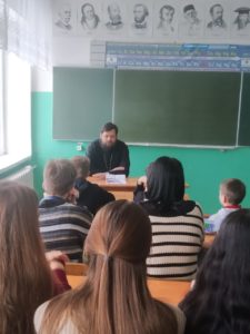 Настоятель провел открытый урок для учащихся старших классов средней общеобразовательной школы села Вирга
